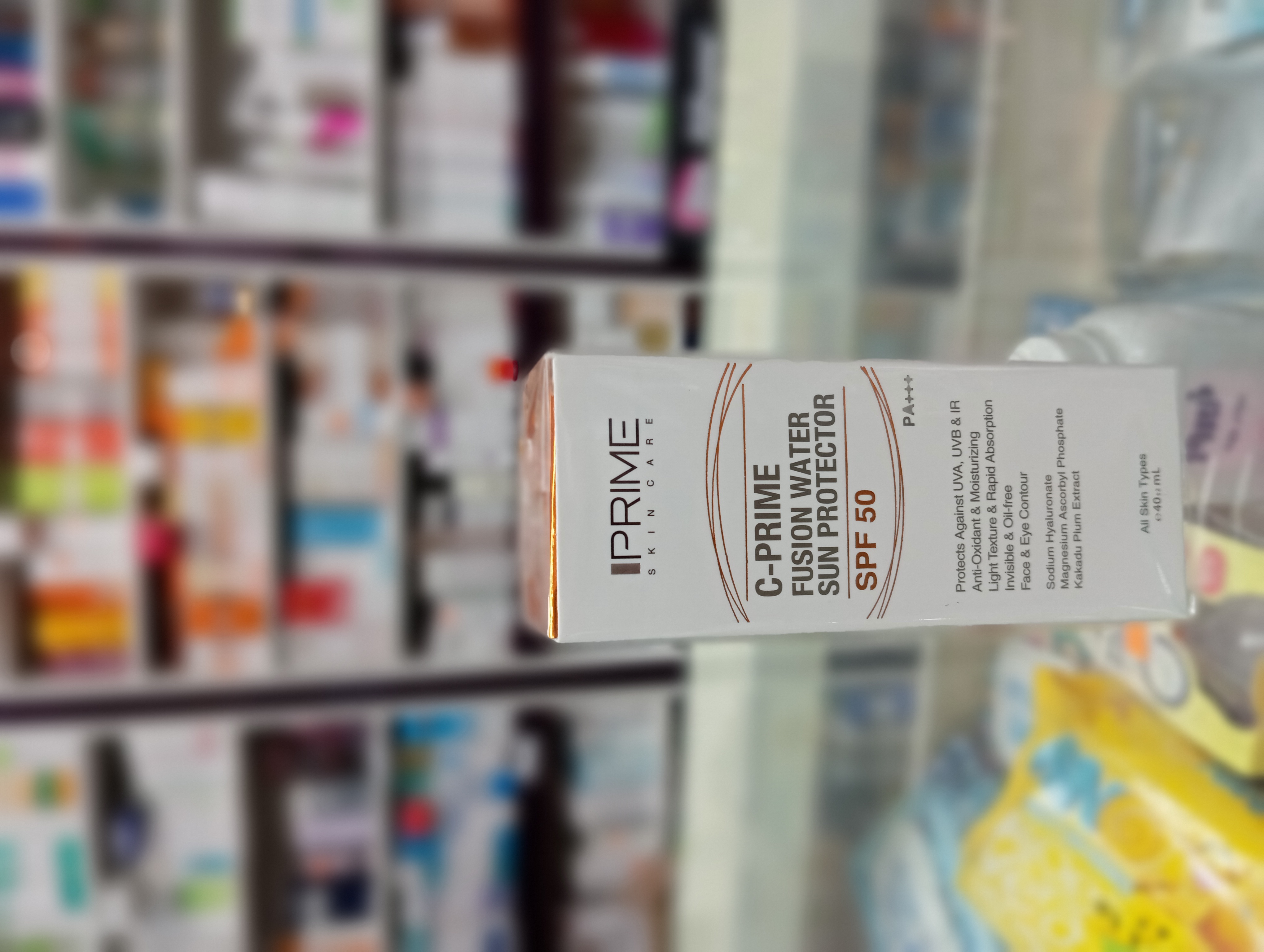 فلوئید ضدآفتاب فیوژن واتر حاوی ویتامین سی SPF50 پرایم
