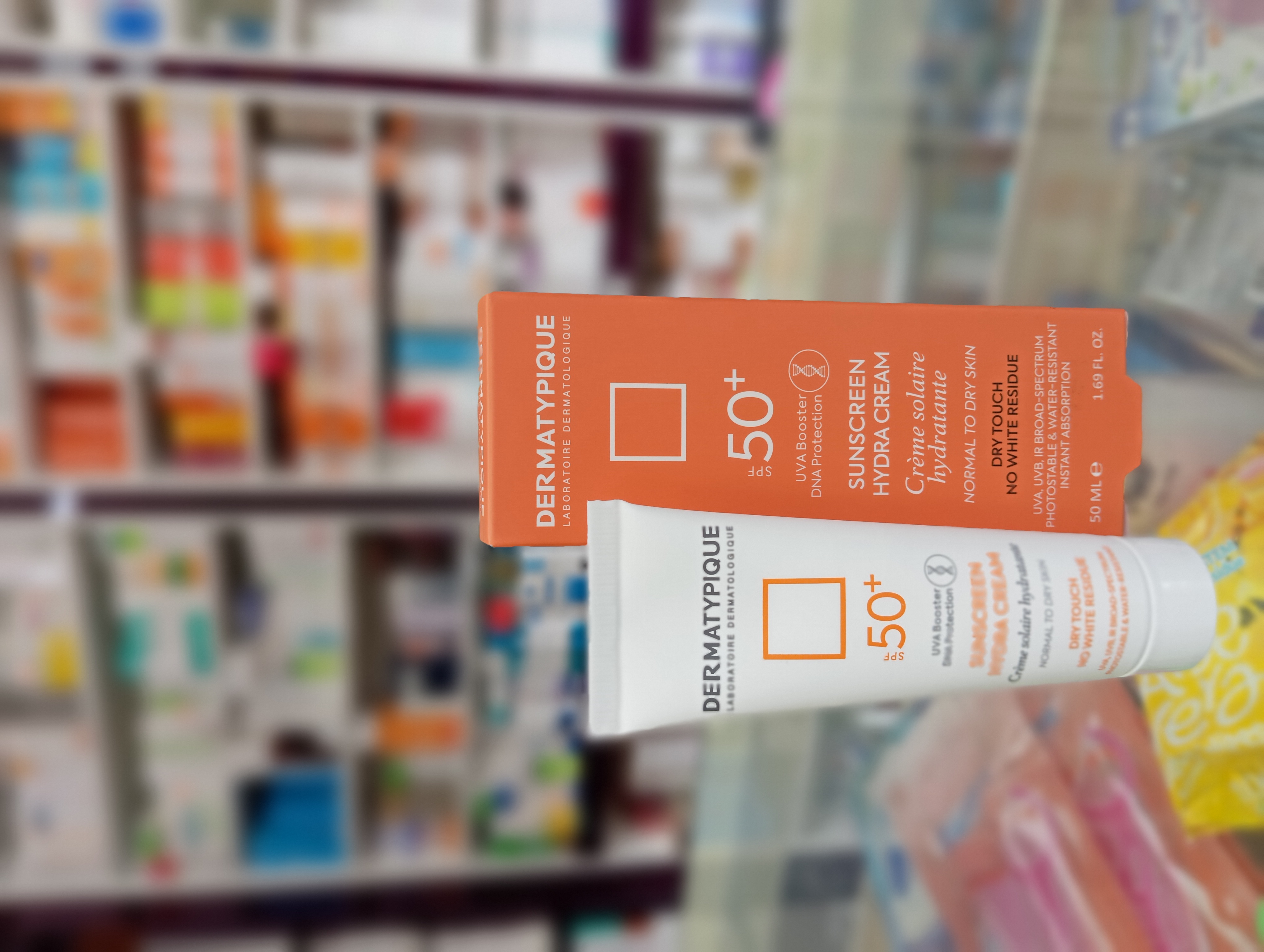 کرم ضدآفتاب بی رنگ پوست خشک SPF50 درماتیپیک