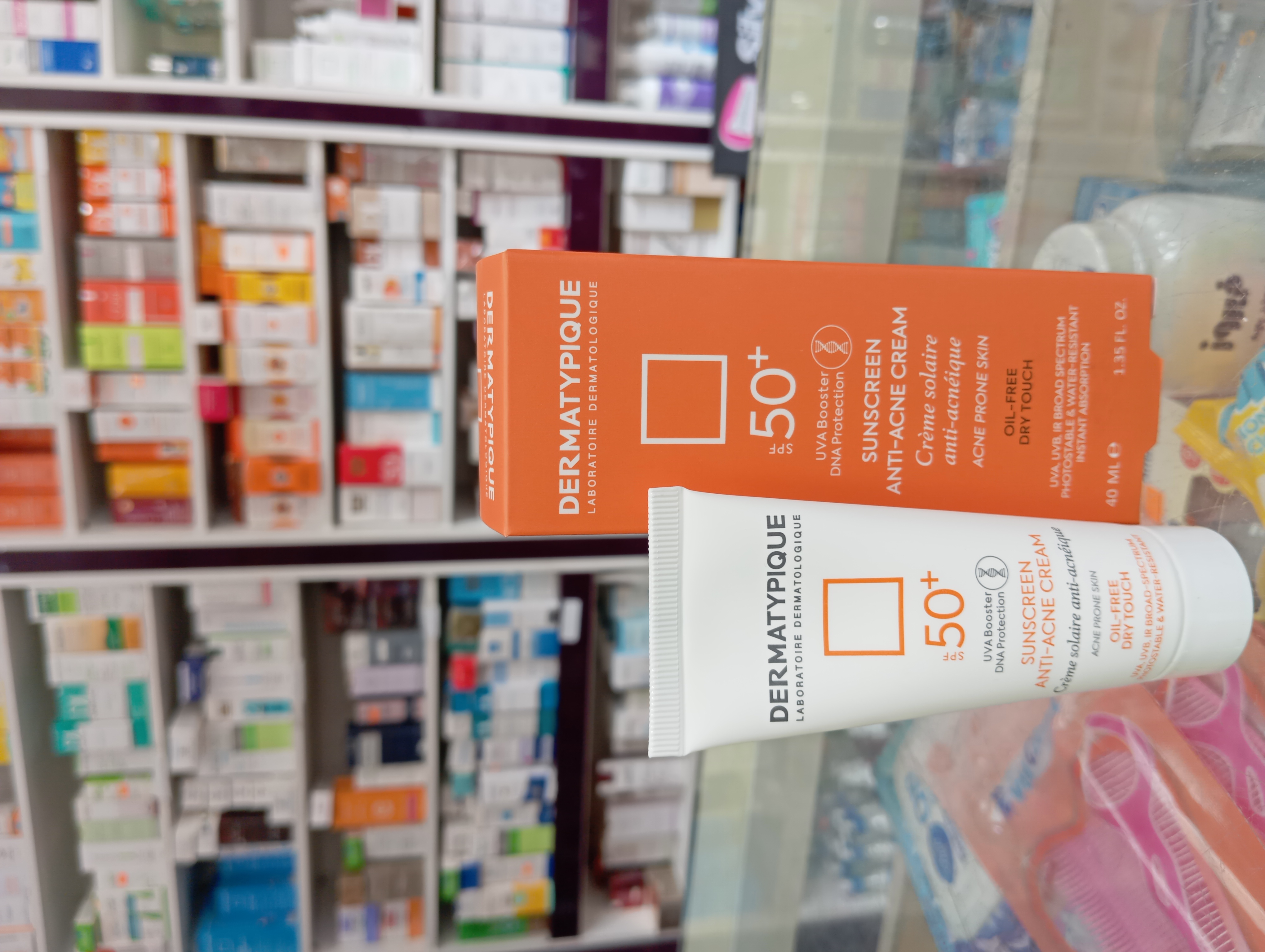 کرم ضدآفتاب آنتی آکنه پوست چرب و جوشی SPF50 درماتیپیک