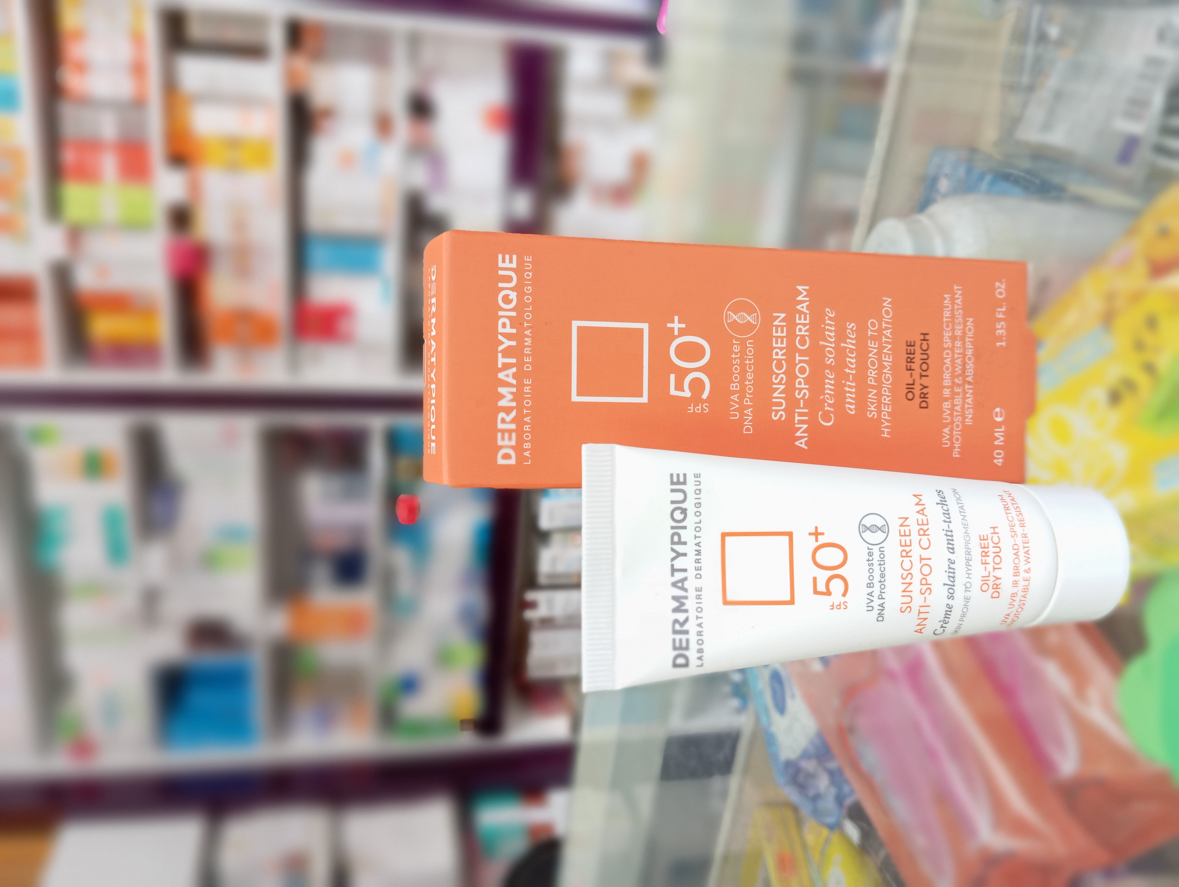 کرم ضدآفتاب روشن کننده SPF50 درماتیپیک